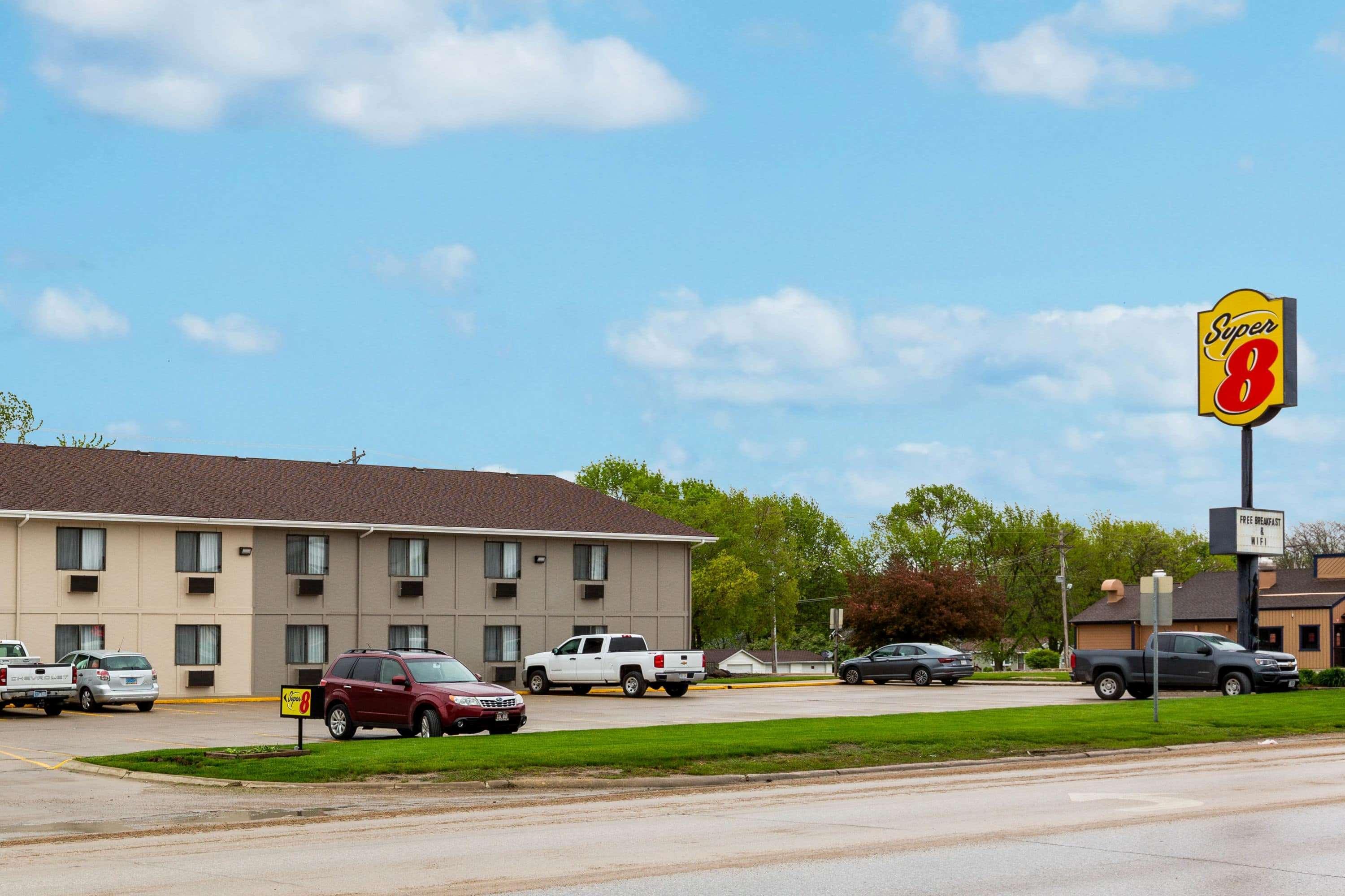 Super 8 By Wyndham Storm Lake Bagian luar foto