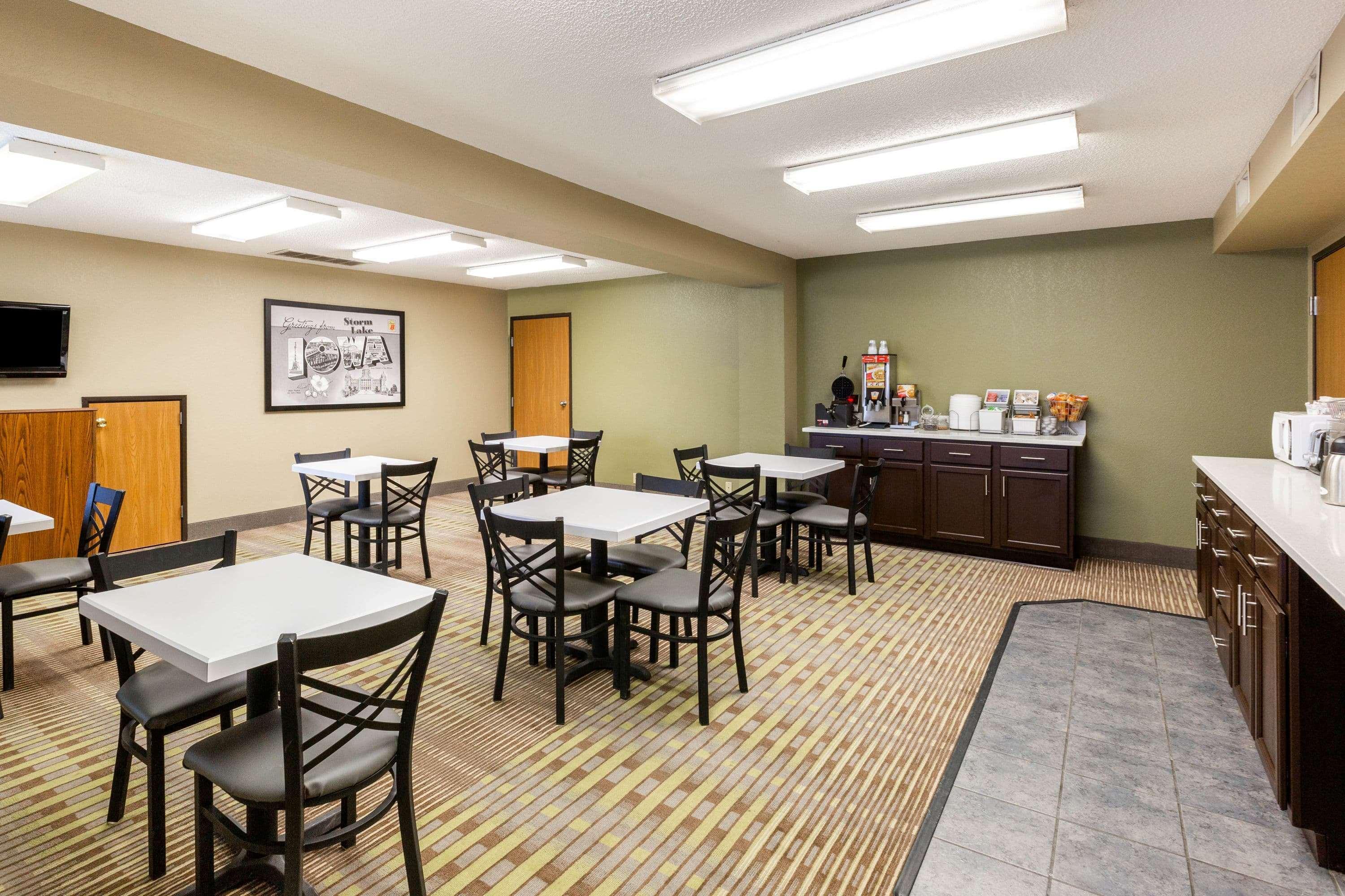 Super 8 By Wyndham Storm Lake Bagian luar foto