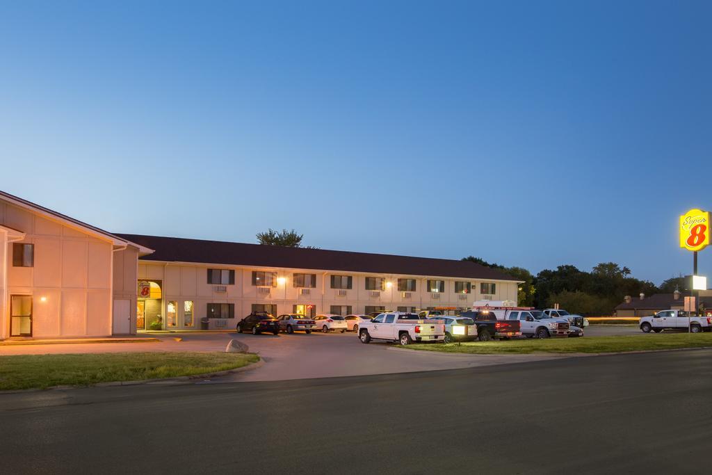 Super 8 By Wyndham Storm Lake Bagian luar foto