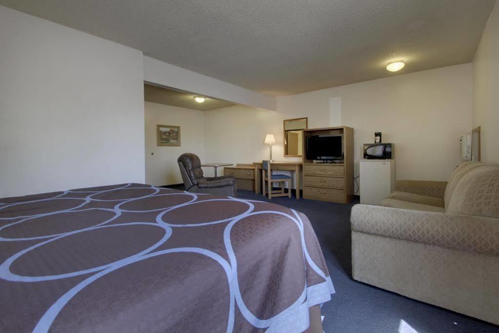 Super 8 By Wyndham Storm Lake Bagian luar foto