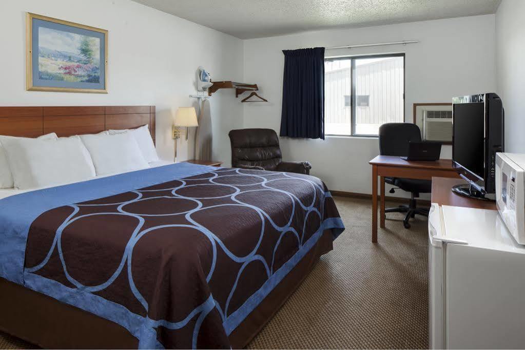 Super 8 By Wyndham Storm Lake Bagian luar foto