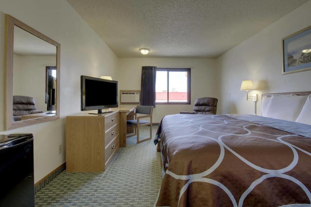 Super 8 By Wyndham Storm Lake Bagian luar foto