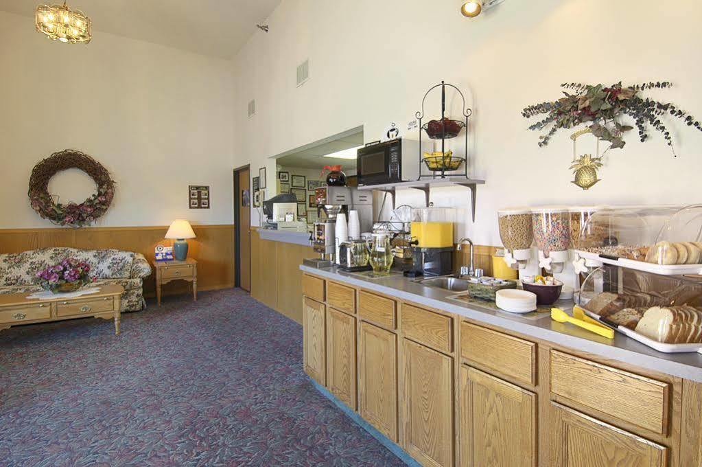 Super 8 By Wyndham Storm Lake Bagian luar foto