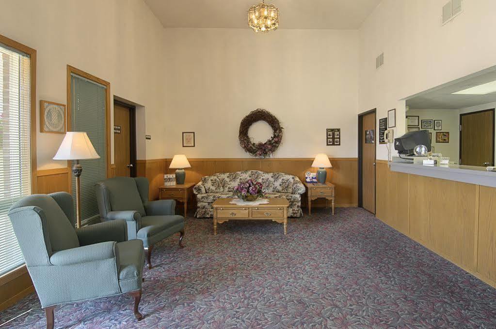 Super 8 By Wyndham Storm Lake Bagian luar foto