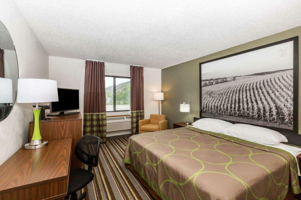 Super 8 By Wyndham Storm Lake Bagian luar foto